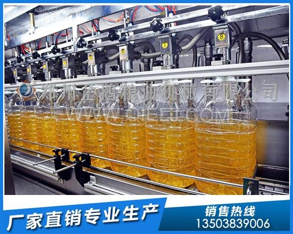 企鵝榨油機:廣西來賓年產(chǎn)1萬噸花生油生產(chǎn)線投產(chǎn)(圖3) 花生油灌裝生產(chǎn)線