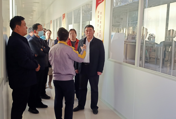 河南省農業廳專家驗收小組對蘭考花生基地及特香型花生油加工設備進行綠色食品加工認證驗收(圖5) 河南省農業廳專家驗收小組對蘭考花生基地及特香型花生油加工設備進行綠色食品加工認證驗收(圖5)